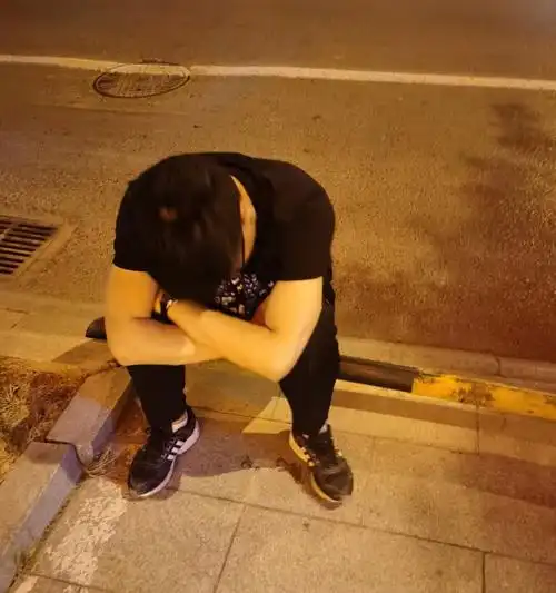 04喝醉酒耍赖皮的人