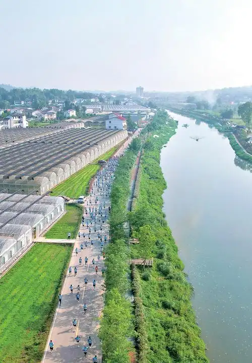 重庆·梁平首届农民马拉松比赛举行