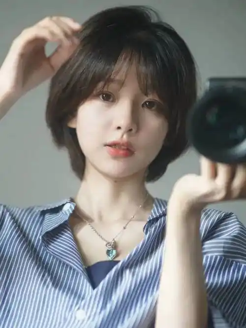 女士短碎发,剪完大不一样,很美很显小_女性_发型_魅力