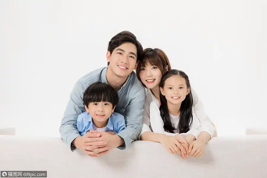 照片 人物情感 一家四口.jpg