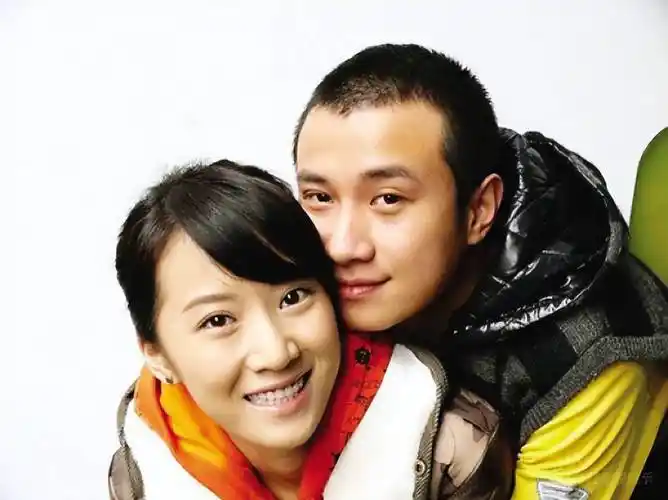 原创事业红火时跟老公移居香港回归家庭的李念事业险失去