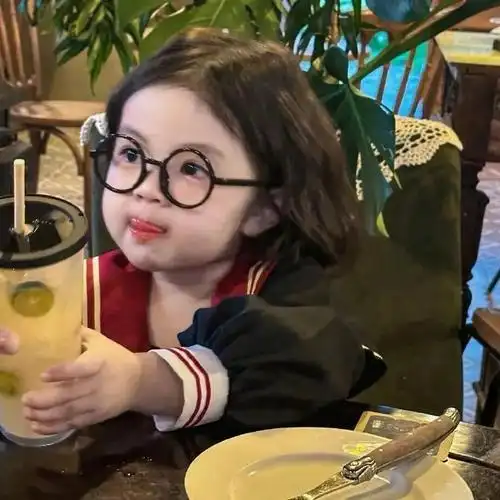 分享可爱323032333635萌娃头像