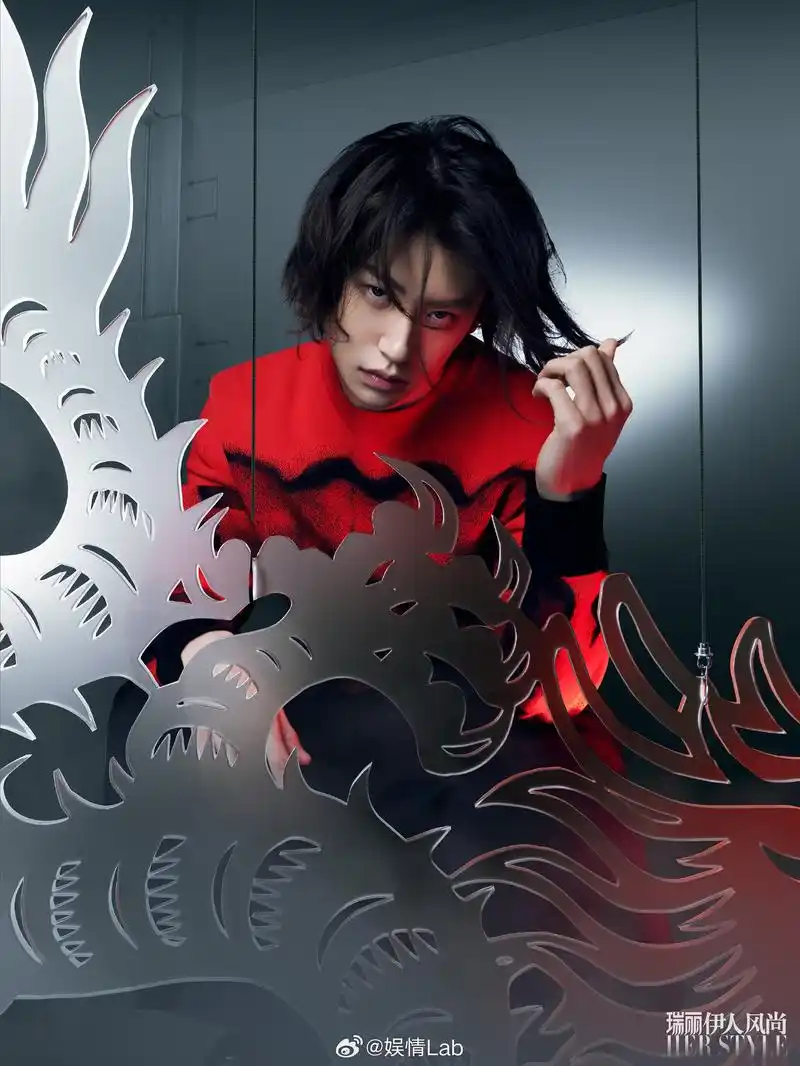 丨这真是太酷啦!@小鬼-王琳凯 最新瑞丽杂志概念好绝!