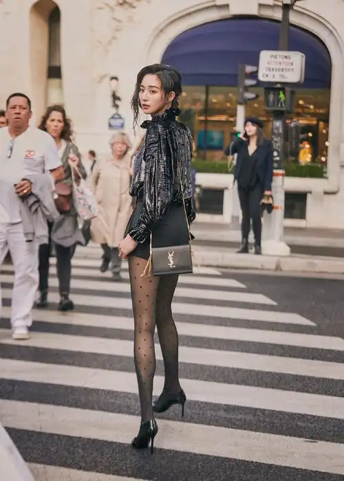 张钧甯高跟鞋大长腿