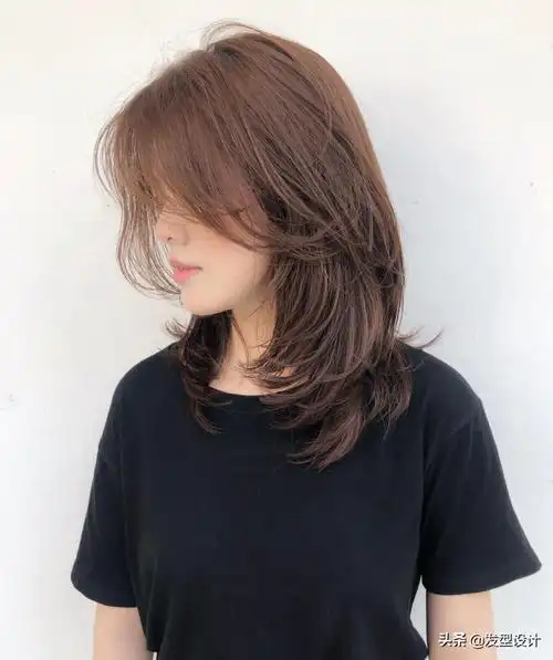 烫发发型图片女中长发(发廊最新流行中长发发型30款) - 赤虎壹号