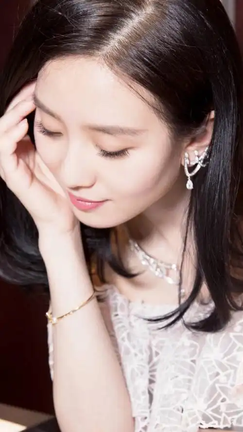 刘诗诗 出席tasaki成都国际金融中心精品店开幕盛典