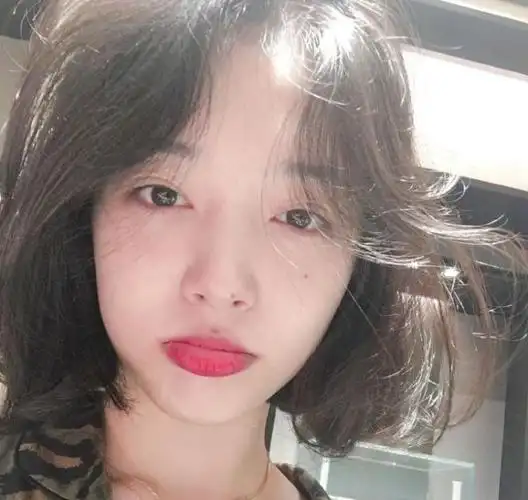 崔雪莉更新ins再惹争议,网友真的管得着人家穿不穿内衣吗?