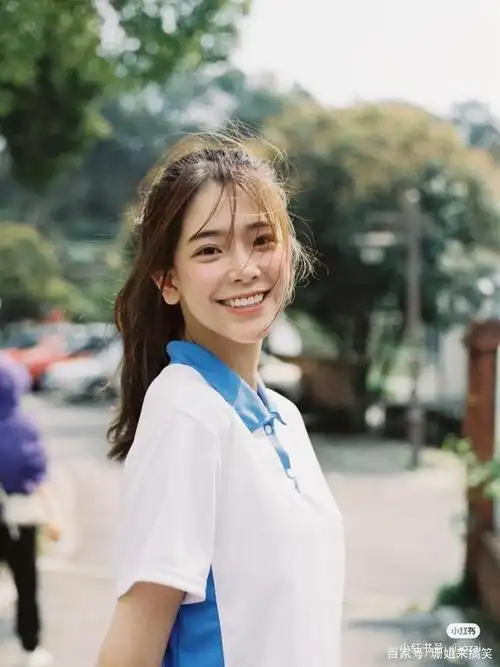 十七岁的校服女孩写真