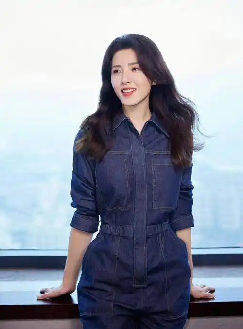 曾黎近照,46岁这颜值太惊艳了!46岁的她,至今还是单身一人_章子怡_为