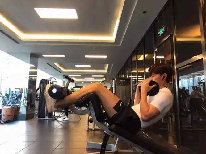 送你一个六块腹肌的邓伦当男朋友编辑完老夫的少女心要爆裂了