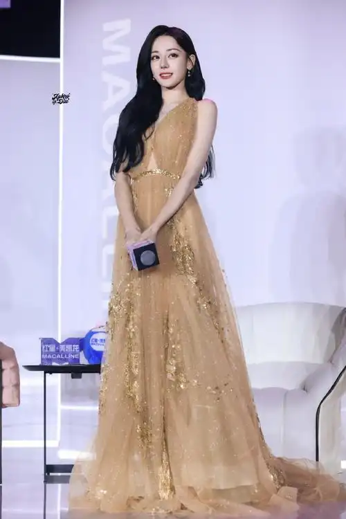 迪丽热巴神图又增加了##迪丽热巴轻纱拖地裙