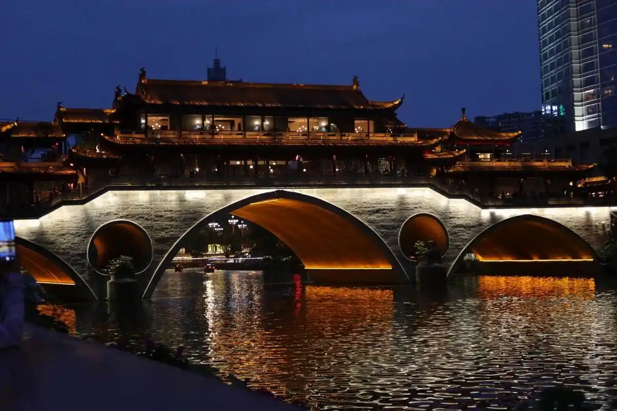 成都的十大打卡景点之一的九眼桥!