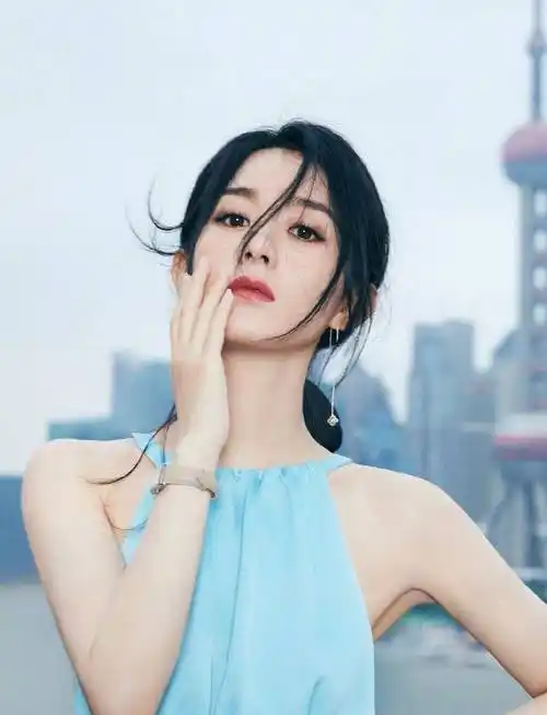 赵丽颖懒理婚姻传闻晒美照,穿露背装秀蚂蚁腰,腰线完美伤已痊愈_照片_