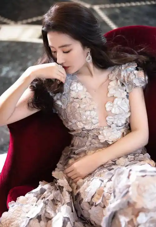 刘亦菲12宫格照片如仙女下凡,惊艳广大网友_月亮_星星_流转