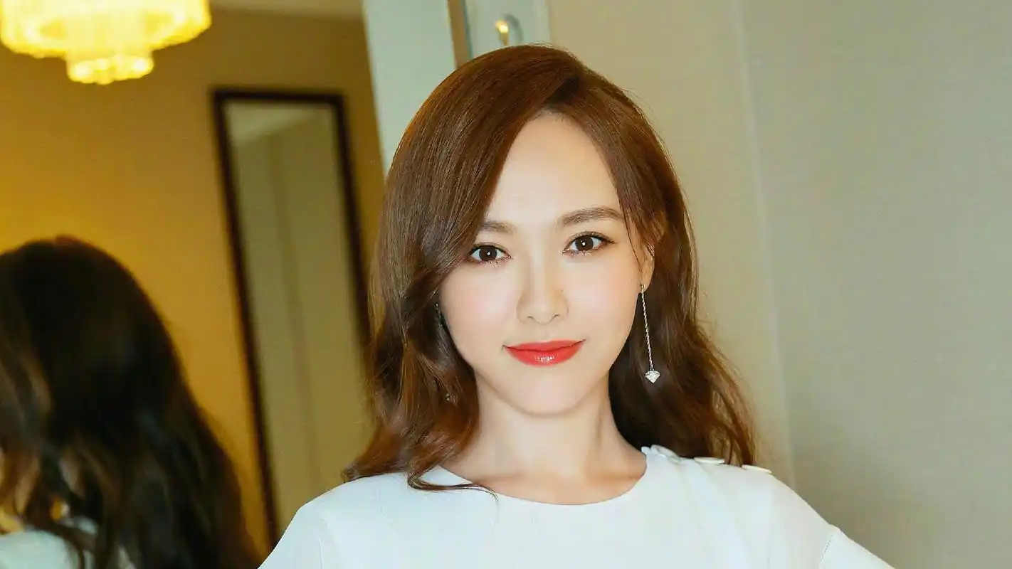 唐嫣活动娇艳迷人图片桌面壁纸