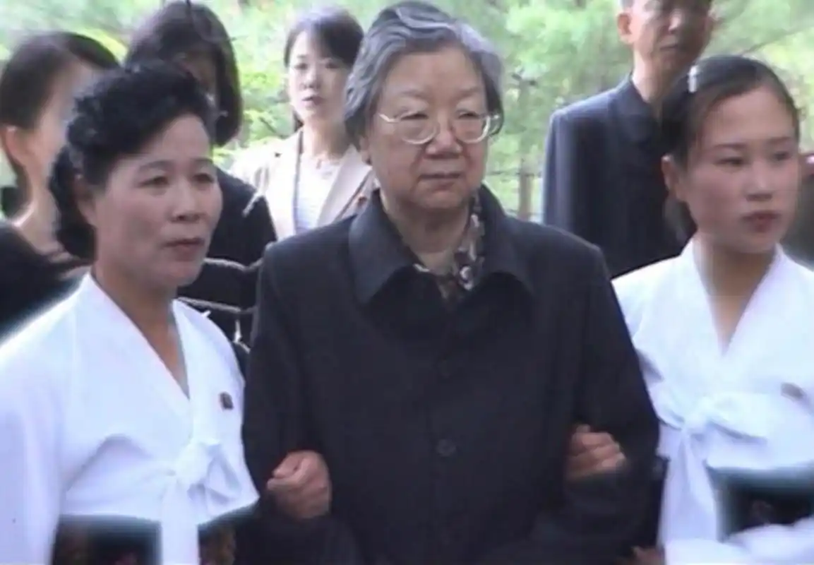 时隔12年,刘思齐走出悲痛选择再婚生下4个子女,如今生活幸福