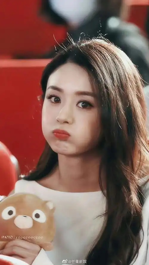 嘟嘴#甜度超标嘟嘴赵丽颖~超级软萌奶fufu的颖宝宝,心都萌化了@赵丽颖