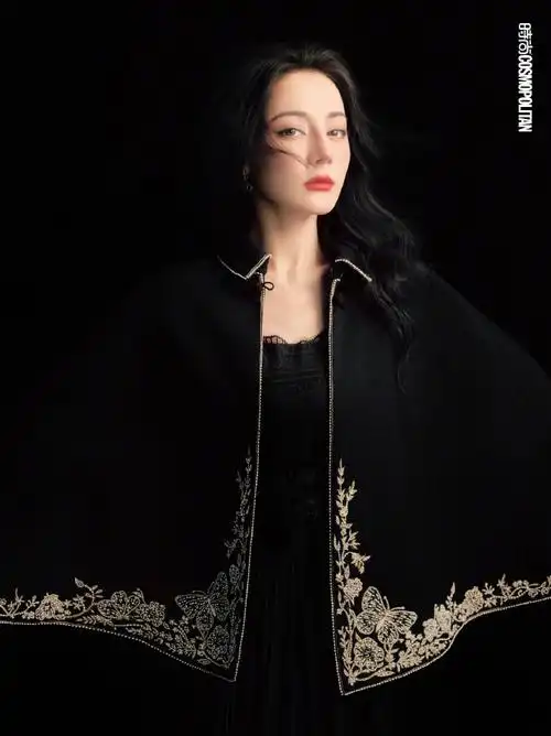 迪丽热巴时尚cosmo开年刊封面##迪丽热巴水上钢琴光影大片