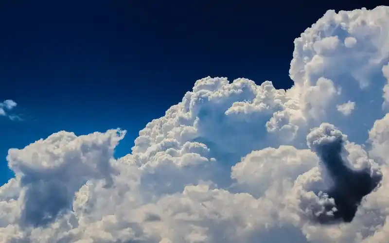 唯美云朵天空风景图片桌面壁纸