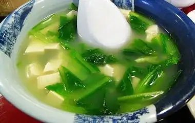 全家人赞不绝口的小白菜豆腐汤怎么做