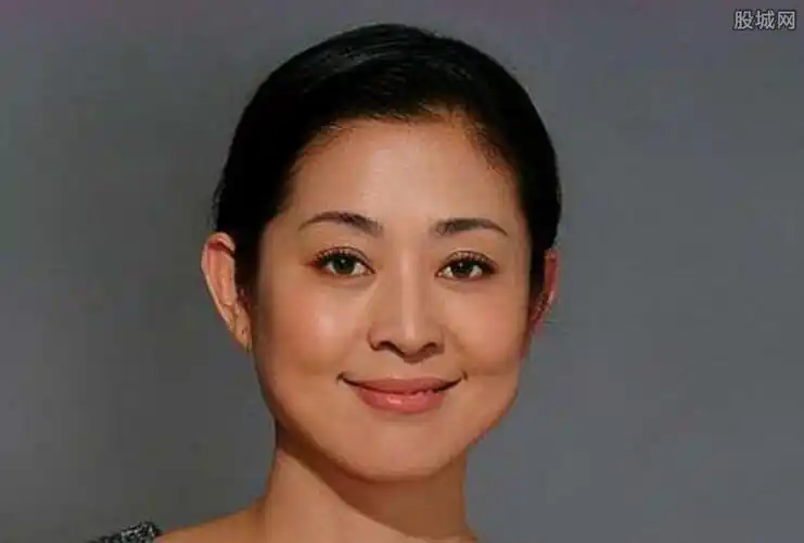 倪萍在2004年时,倪萍辞去央视主持人职务,将关系转入中国电视剧制作