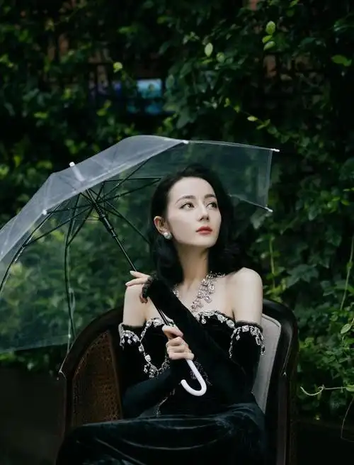 迪丽热巴黑色礼服赫本,迪丽热巴赫本造型图片-天晟网