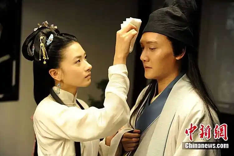 可见上升,很快就参演了古装电影《柳如是》,和初次演电影的冯绍峰合作