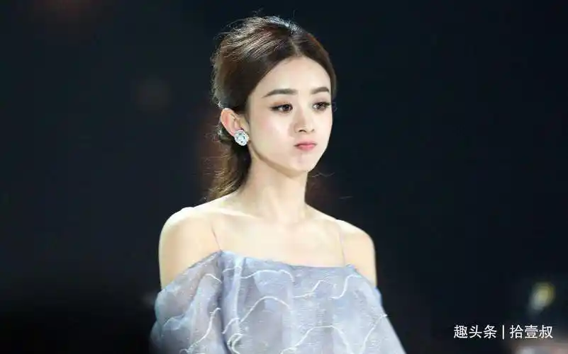 赵丽颖分手后首播,笑容满面已从分手阴影中走出,颜值气质逆生长_流量