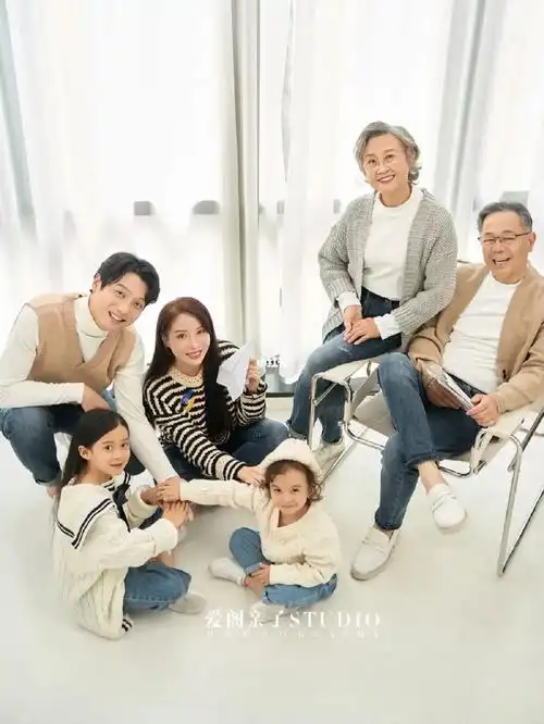 咔嚓!一定不要错过的简约便服全家福风格!