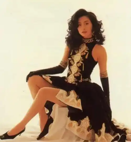 选美,嫁富豪,连赌王都称赞的邝美云,分手吕良伟变炒楼富婆|郑裕彤