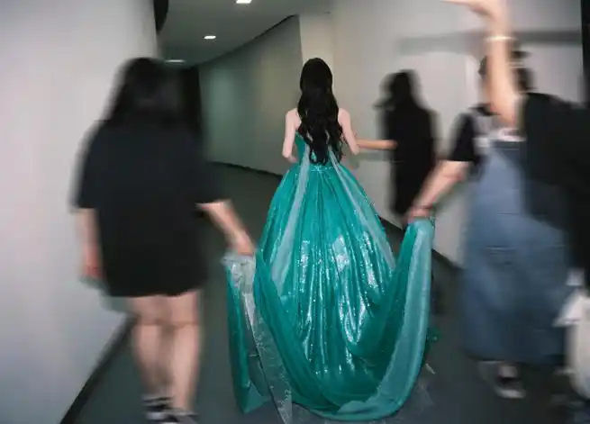 鞠婧祎#jjy#鞠婧祎杨采薇#背影@鞠婧祎