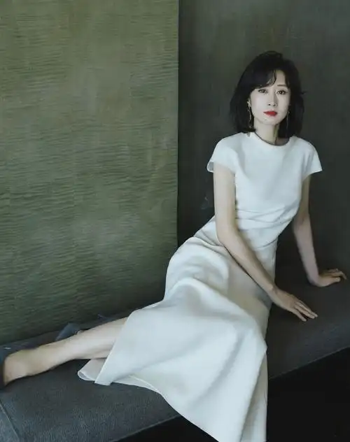 刘敏涛白裙性感温婉写真图片36