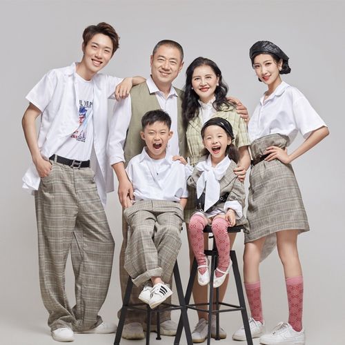 影楼新款亲子装2021儿童拍照服装时尚韩版全家福主题摄影服饰