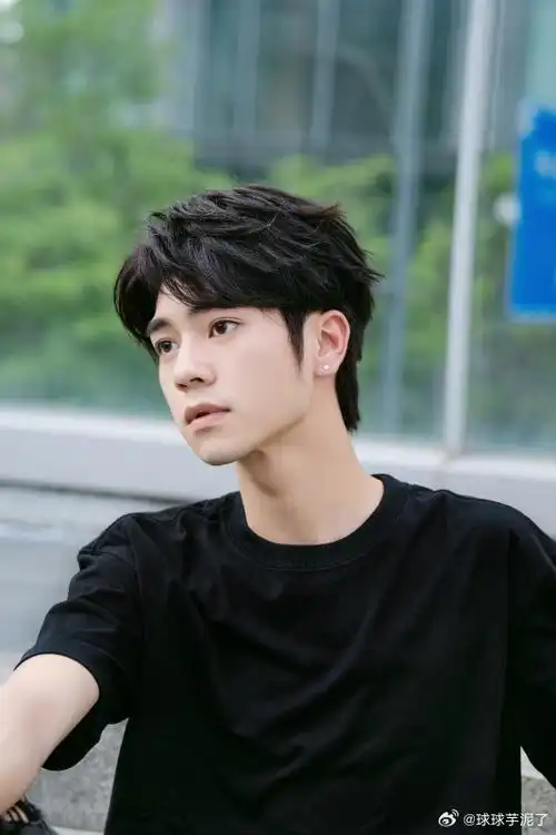 优剪 ##男生发型 ##发型##烫发##三七分