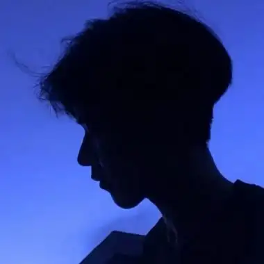 男生头像蓝色系帅气高清有意境的帅气男生蓝色系头像图片