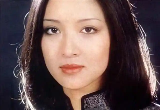 胡因梦被李敖骂半生后,由影星蜕变成作家,42岁生女却终未再婚