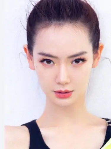 戚薇五官分析,戚薇像开挂一般越来越少女感.