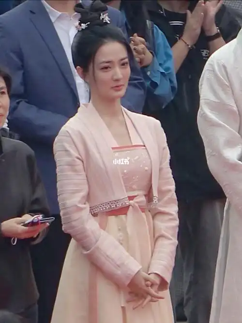 徐璐新戏开机大吉太美了