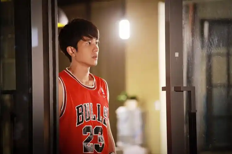 《小棉袄》开播 彭冠英超能"98k奶爸"热血开拳