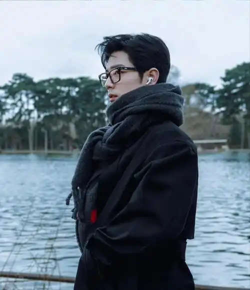 肖战##肖战巴黎大衣随拍