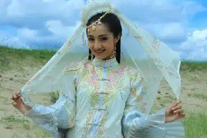 34岁麦迪娜演29岁古力娜扎的妈出道10年的麦迪娜不火但很幸运