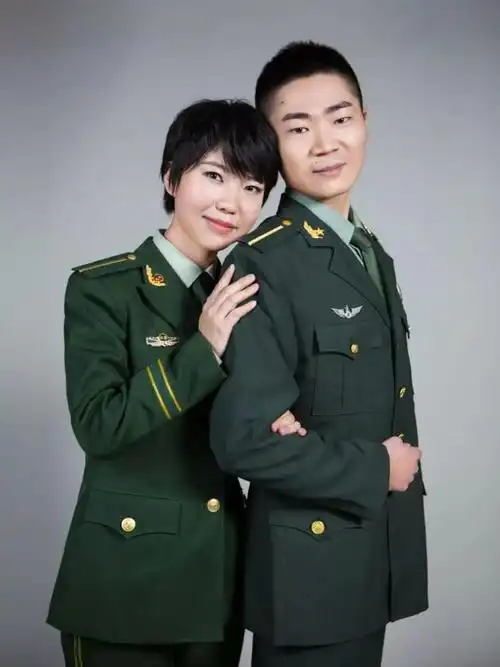 撒狗粮这次是异地双军恋