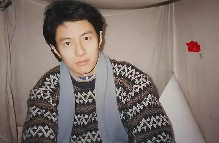 还有那个年轻时跟高晓松一起拍电影的黄磊,俩文青天天混在一起聊天