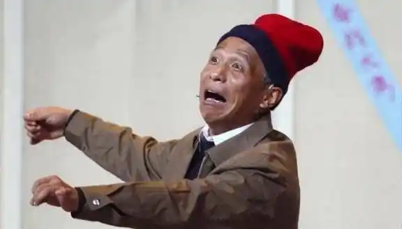 宋小宝善于向赵本山取经,演技进步很快,堪称青出于蓝胜于蓝_二人转