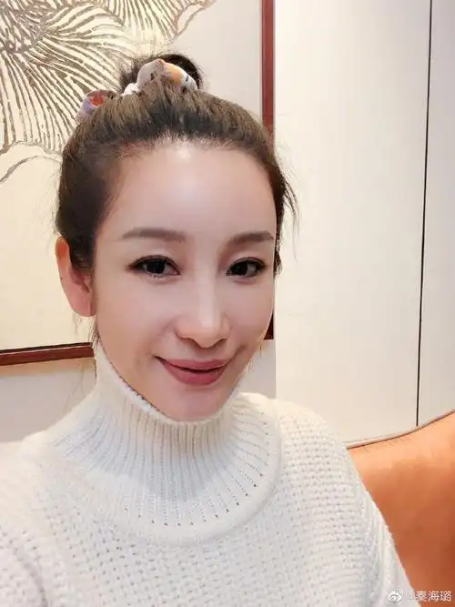 秦海璐戴老公送的脸基尼自拍 调侃"防晒有比我厉害的吗"