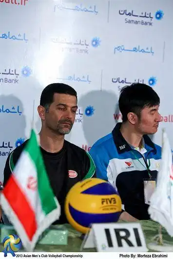 图文男排亚俱杯辽宁03伊朗隋盛胜侧耳倾听