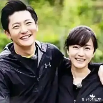 有一次,郭京飞给老婆鲍莉打电话:"老婆,有个法国姑娘,要坐我大腿怎么