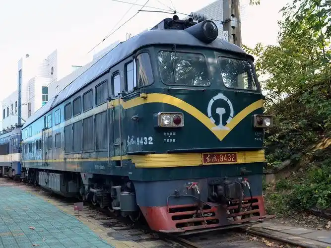 p> b>东风4b型内燃机车 /b>(df4b)是 a target="_blank" href="/item