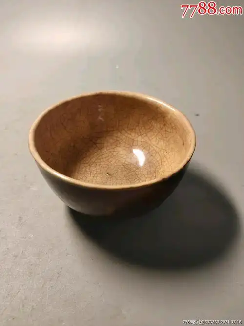 民国时期酱釉开片小碗