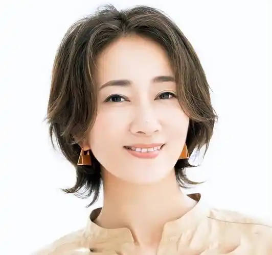 这3款发型比较洋气减龄_女性_短发_头发